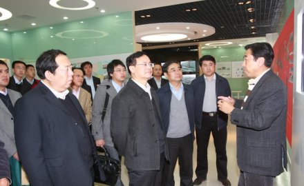 全國(guó)工商聯(lián)副主席莊聰生一行前來(lái)調(diào)研